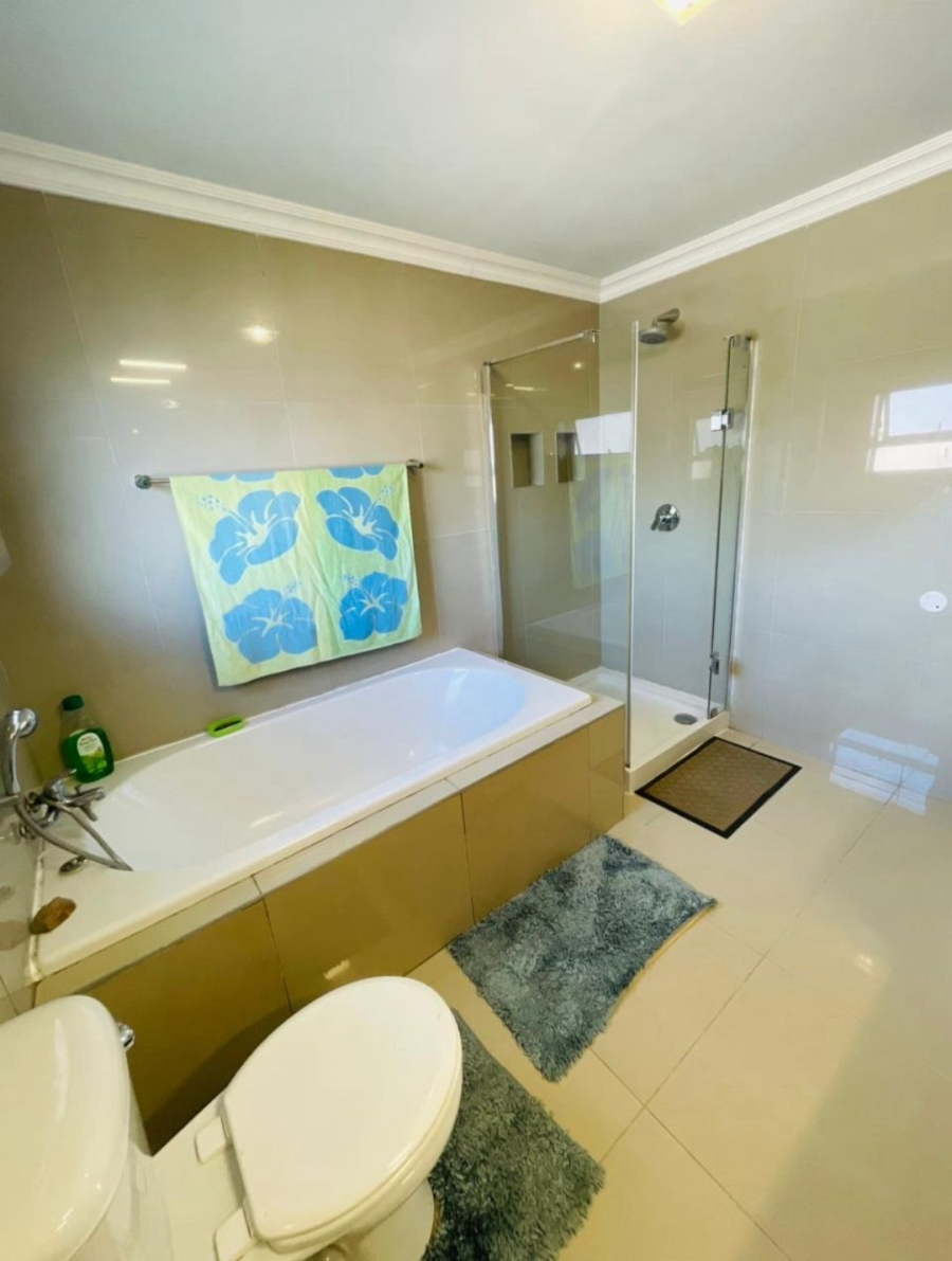 5 Bedroom Property for Sale in Gonubie Eastern Cape